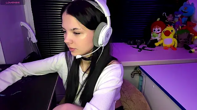 Snapshot of HanaMantanaDell chatting on October 21, 2:07 pm HanaMantanaDell online show from October 21, 2:07 pm