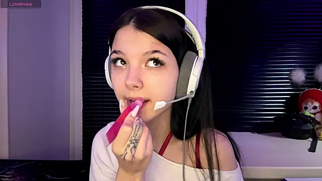 Snapshot of HanaMantanaDell chatting on November 27, 3:03 pm HanaMantanaDell online show from November 27, 3:03 pm