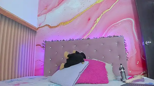 Snapshot of mia__blaze__ chatting on October 31, 3:29 am mia blaze online show from October 31, 3:29 am