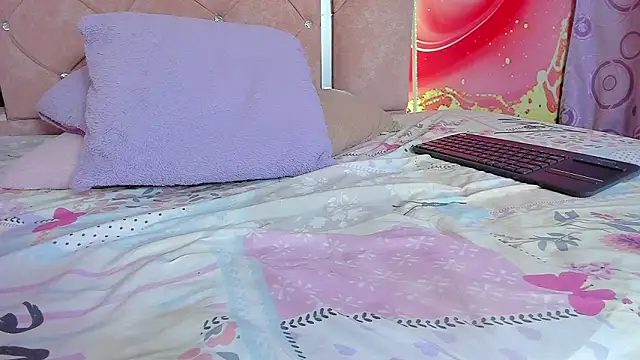 mia  blaze   online show from March 16, 5:44 am