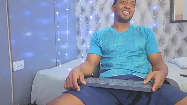 Snapshot of Stevenbrand chatting on December 2, 7:09 pm Stevenbrand online show from December 2, 7:09 pm