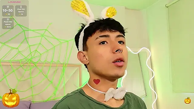 AZIEL TAY online show from October 31, 11:33 am