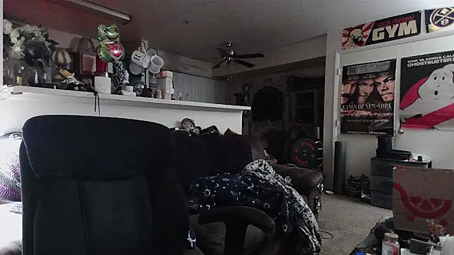 biggerisbetter12 online show from March 19, 6:50 am