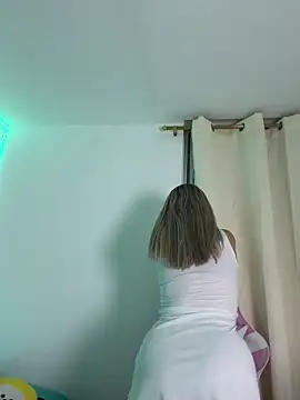 Snapshot of _Alicee_1 chatting on November 5, 1:05 am Alicee 1 online show from November 5, 1:05 am