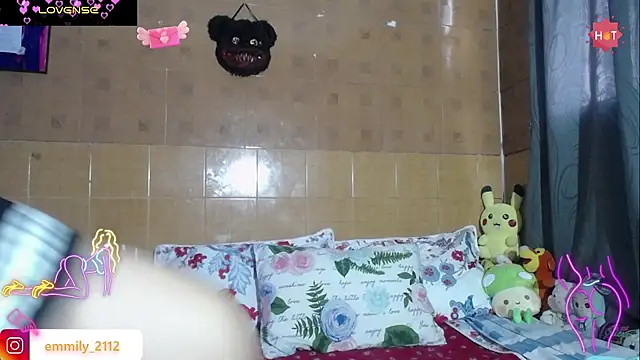 Snapshot of emily_Moon_1 chatting on October 20, 2:28 pm emily Moon 1 online show from October 20, 2:28 pm