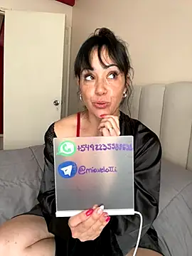 Snapshot of miavelatti85 chatting on November 28, 2:20 pm miavelatti85 online show from November 28, 2:20 pm