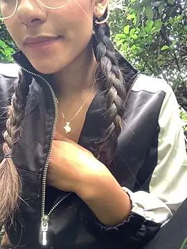 elegant  rouse online show from April 5, 9:45 pm