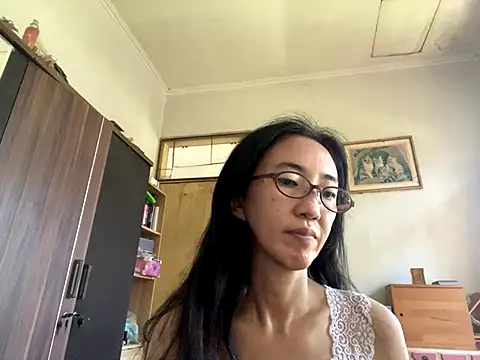 Snapshot of princessD077 chatting on October 18, 2:14 am princessD077 online show from October 18, 2:14 am