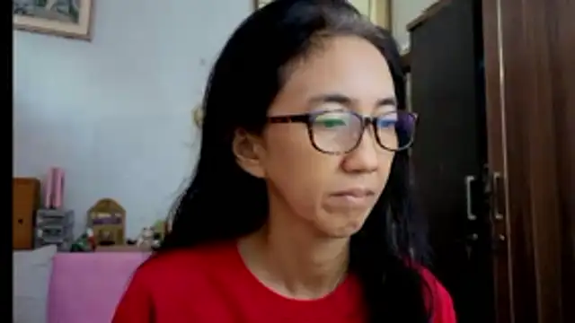 Snapshot of princessD077 chatting on February 18, 5:03 am princessD077 online show from February 18, 5:03 am