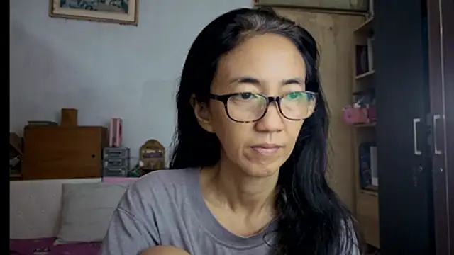 Snapshot of princessD077 chatting on February 19, 7:04 am princessD077 online show from February 19, 7:04 am