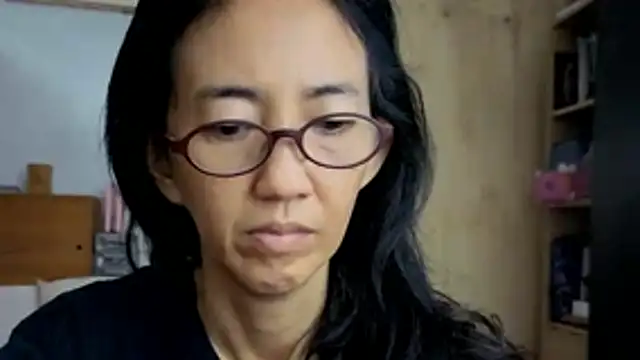 Snapshot of princessD077 chatting on March 3, 7:47 am princessD077 online show from March 3, 7:47 am