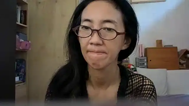 Snapshot of princessD077 chatting on March 9, 7:23 am princessD077 online show from March 9, 7:23 am