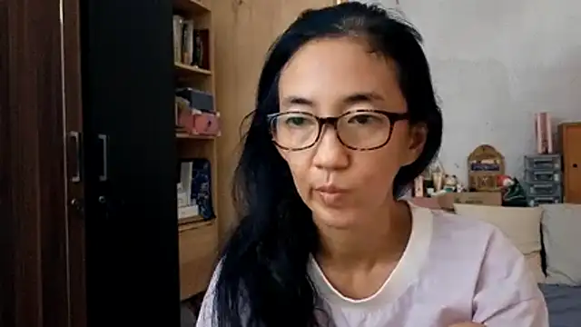 Snapshot of princessD077 chatting on March 26, 7:47 am princessD077 online show from March 26, 7:47 am