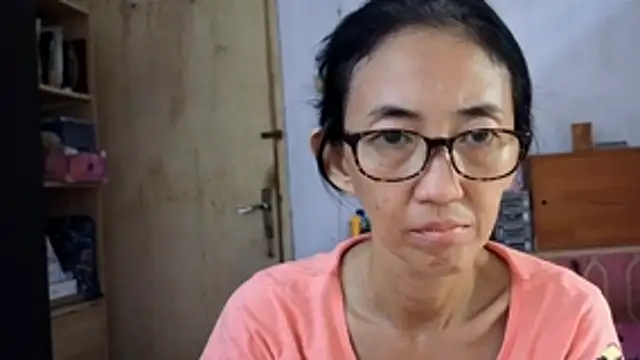 Snapshot of princessD077 chatting on March 30, 6:36 am princessD077 online show from March 30, 6:36 am