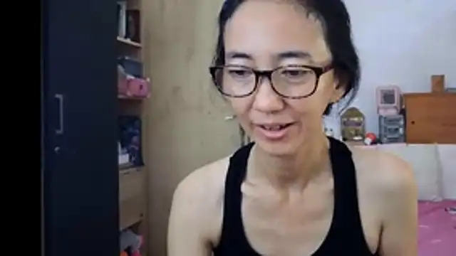 Snapshot of princessD077 chatting on April 2, 5:27 am princessD077 online show from April 2, 5:27 am