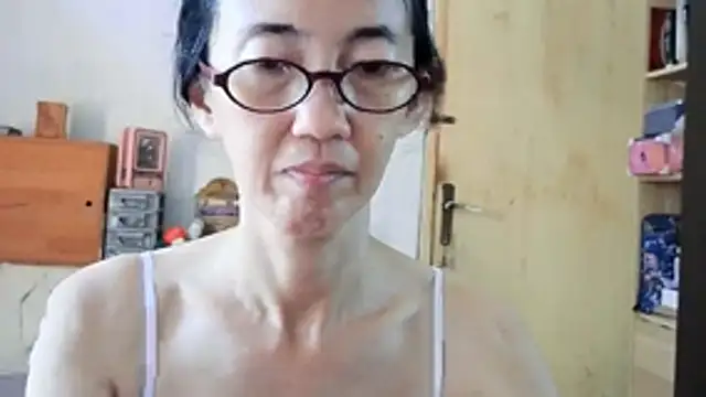 Snapshot of princessD077 chatting on April 14, 4:51 am princessD077 online show from April 14, 4:51 am