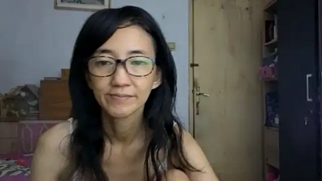 Snapshot of princessD077 chatting on June 22, 4:37 pm princessD077 online show from June 22, 4:37 pm