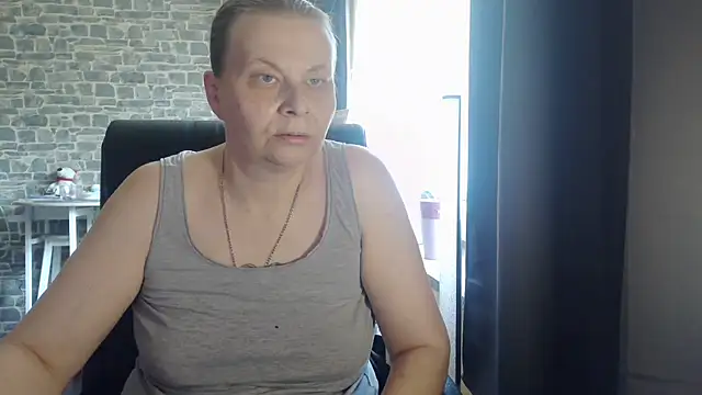 Snapshot of Diamond_Bite chatting on October 17, 9:01 am Diamond Bite online show from October 17, 9:01 am