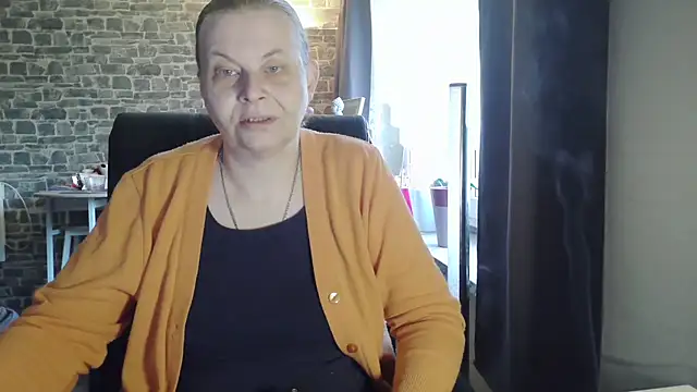 Snapshot of Diamond_Bite chatting on October 21, 6:47 am Diamond Bite online show from October 21, 6:47 am