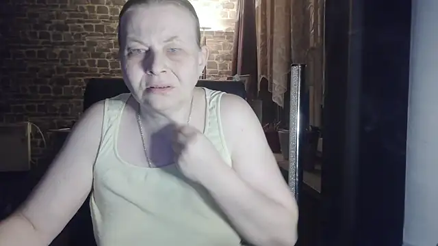 Snapshot of Diamond_Bite chatting on October 26, 9:31 pm Diamond Bite online show from October 26, 9:31 pm