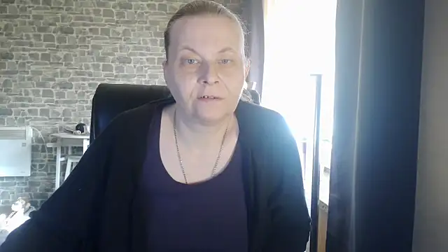 Snapshot of Diamond_Bite chatting on October 29, 8:38 am Diamond Bite online show from October 29, 8:38 am