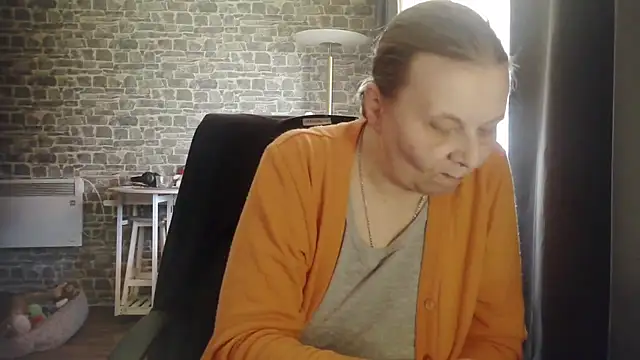 Snapshot of Diamond_Bite chatting on November 5, 10:59 am Diamond Bite online show from November 5, 10:59 am