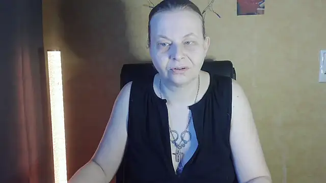 Snapshot of Diamond_Bite chatting on November 15, 7:16 am Diamond Bite online show from November 15, 7:16 am