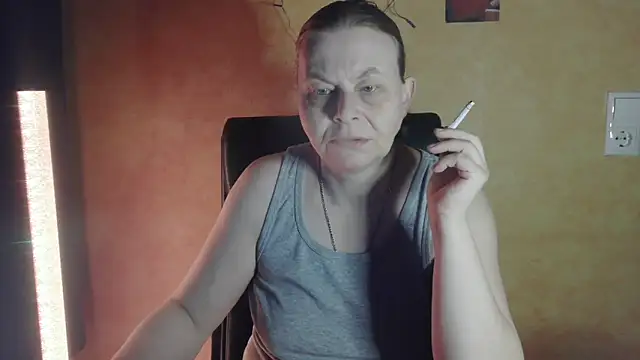 Snapshot of Diamond_Bite chatting on November 20, 5:29 am Diamond Bite online show from November 20, 5:29 am