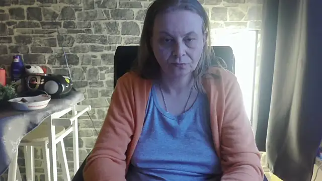 Snapshot of Diamond_Bite chatting on November 30, 2:21 pm Diamond Bite online show from November 30, 2:21 pm