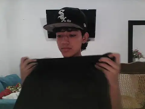 Snapshot of Alex_king17 chatting on April 30, 1:28 pm Alex king17 online show from April 30, 1:28 pm