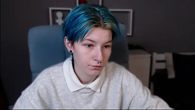 Snapshot of guitarandangell chatting on October 21, 6:47 am guitarandangell online show from October 21, 6:47 am