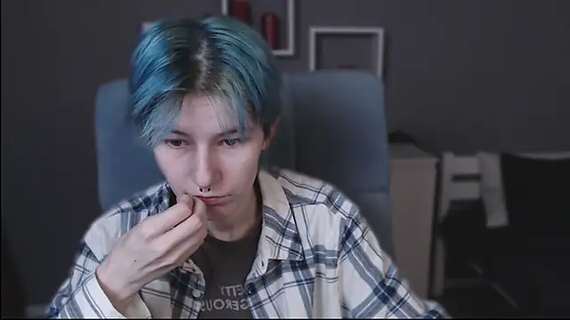 Snapshot of guitarandangell chatting on October 23, 9:52 am guitarandangell online show from October 23, 9:52 am