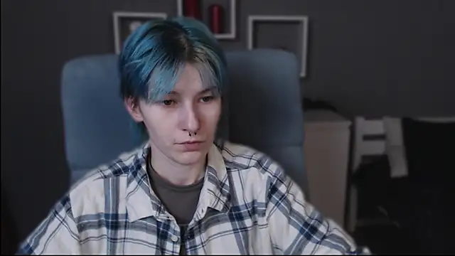 Snapshot of guitarandangell chatting on October 24, 3:25 am guitarandangell online show from October 24, 3:25 am