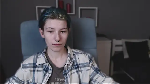 Snapshot of guitarandangell chatting on October 25, 3:25 am guitarandangell online show from October 25, 3:25 am