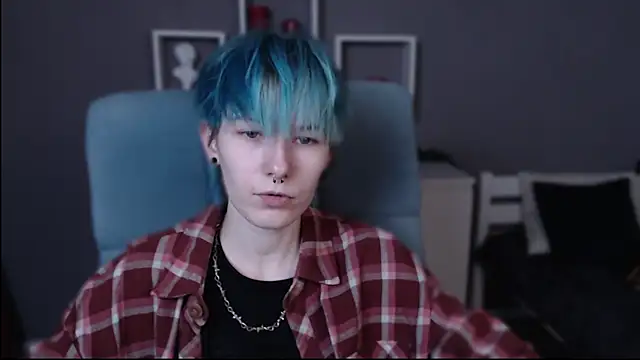 Snapshot of guitarandangell chatting on October 26, 3:45 am guitarandangell online show from October 26, 3:45 am