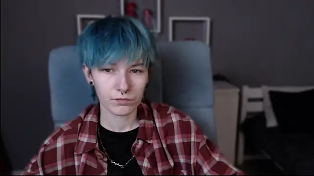 Snapshot of guitarandangell chatting on October 27, 3:21 am guitarandangell online show from October 27, 3:21 am