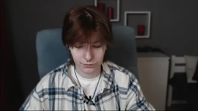 Snapshot of guitarandangell chatting on December 4, 8:12 am guitarandangell online show from December 4, 8:12 am