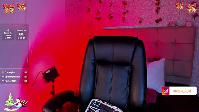 Snapshot of amelia_ferrerx chatting on December 14, 8:13 pm amelia ferrerx online show from December 14, 8:13 pm