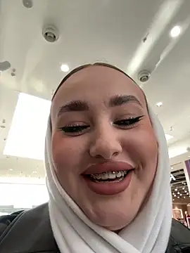 Snapshot of KiraSunshine chatting on November 1, 3:30 am KiraSunshine online show from November 1, 3:30 am