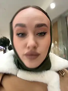 Snapshot of KiraSunshine chatting on November 4, 3:49 am KiraSunshine online show from November 4, 3:49 am