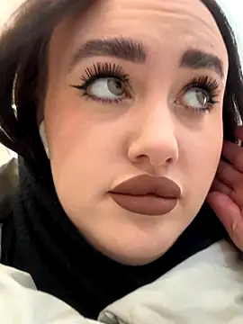 Snapshot of KiraSunshine chatting on November 10, 3:27 am KiraSunshine online show from November 10, 3:27 am