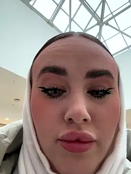 Snapshot of KiraSunshine chatting on November 12, 3:40 am KiraSunshine online show from November 12, 3:40 am