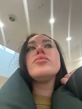 Snapshot of KiraSunshine chatting on December 3, 3:58 am KiraSunshine online show from December 3, 3:58 am