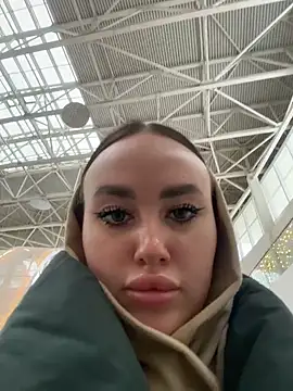 Snapshot of KiraSunshine chatting on December 4, 4:11 am KiraSunshine online show from December 4, 4:11 am