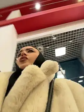 Snapshot of KiraSunshine chatting on December 5, 4:32 am KiraSunshine online show from December 5, 4:32 am