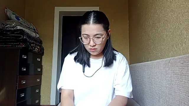 Snapshot of LinneaHyles chatting on November 15, 7:27 am LinneaHyles online show from November 15, 7:27 am