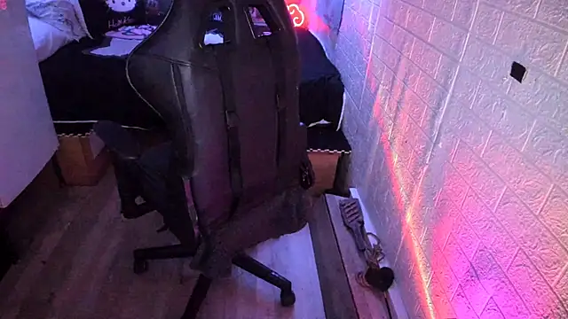 MartesBratty online show from February 16, 9:55 pm