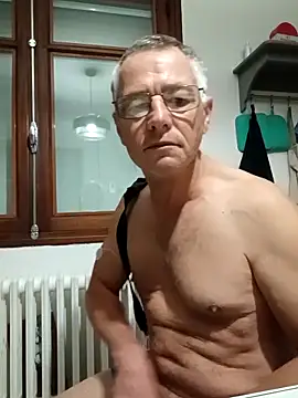 Snapshot of Sexyfab65 chatting on October 27, 5:11 am Sexyfab65 online show from October 27, 5:11 am