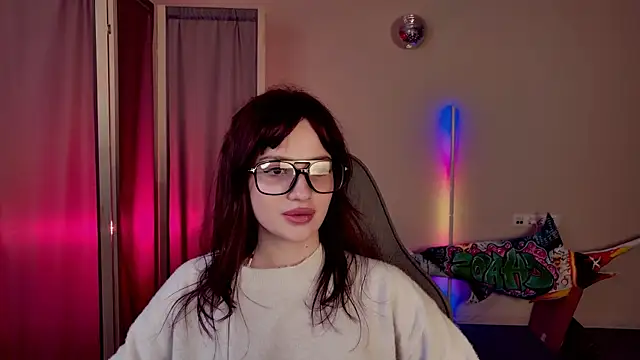 KiraVair online show from April 13, 3:39 pm