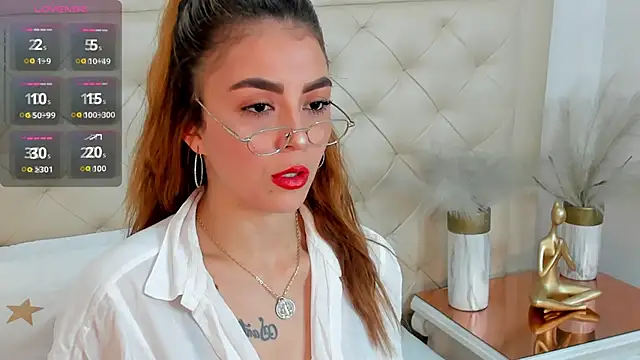 Snapshot of lucia_lorenz chatting on October 24, 11:28 am lucia lorenz online show from October 24, 11:28 am